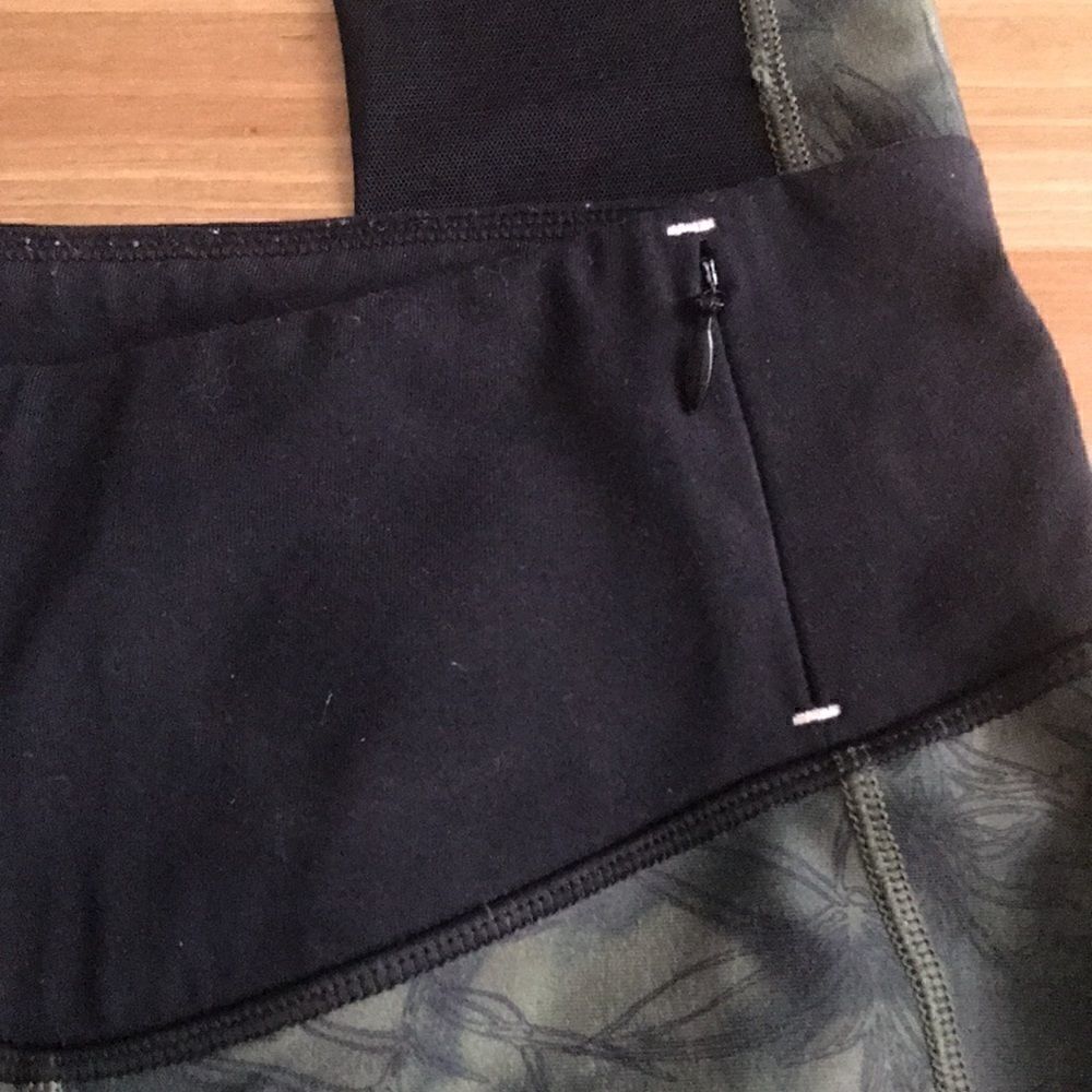 Green and black workout leggings - Picture 3 of 6